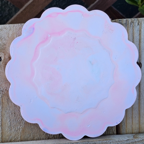 New Handmade Eco Resin Trinket Tray, Pink - Picture 6 of 6